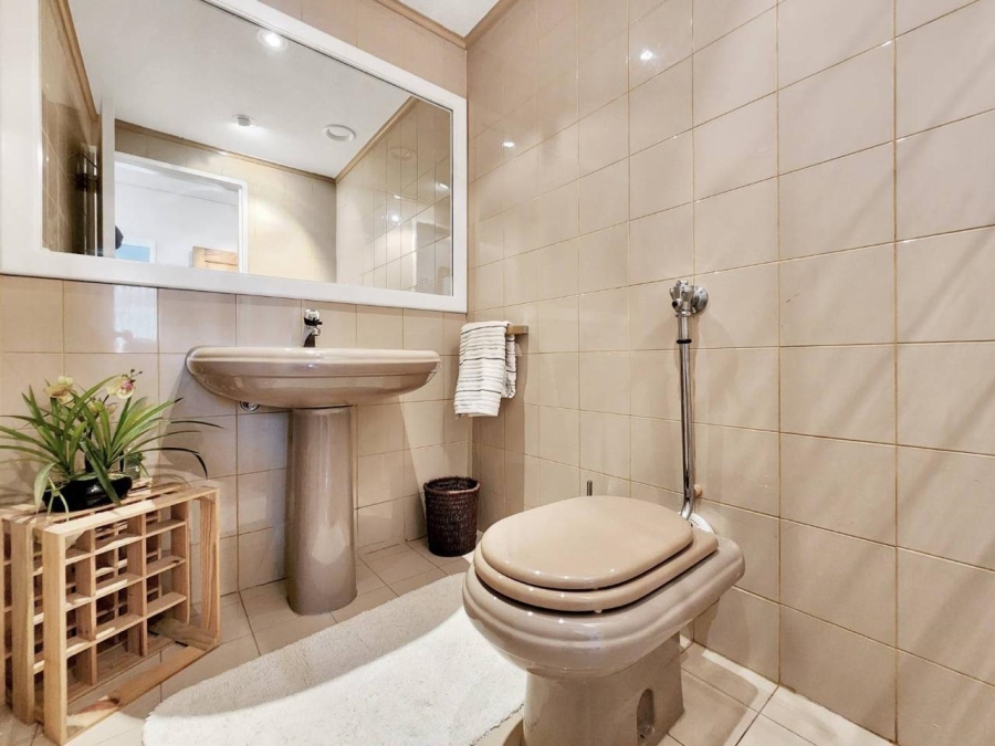 To Let 4 Bedroom Property for Rent in Sea Point Western Cape